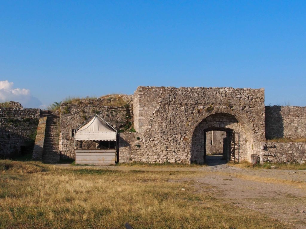 rozafa castello scutari albania fortezza shqiperia shkoder colle